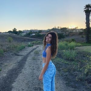 Meet your Posher, Avery